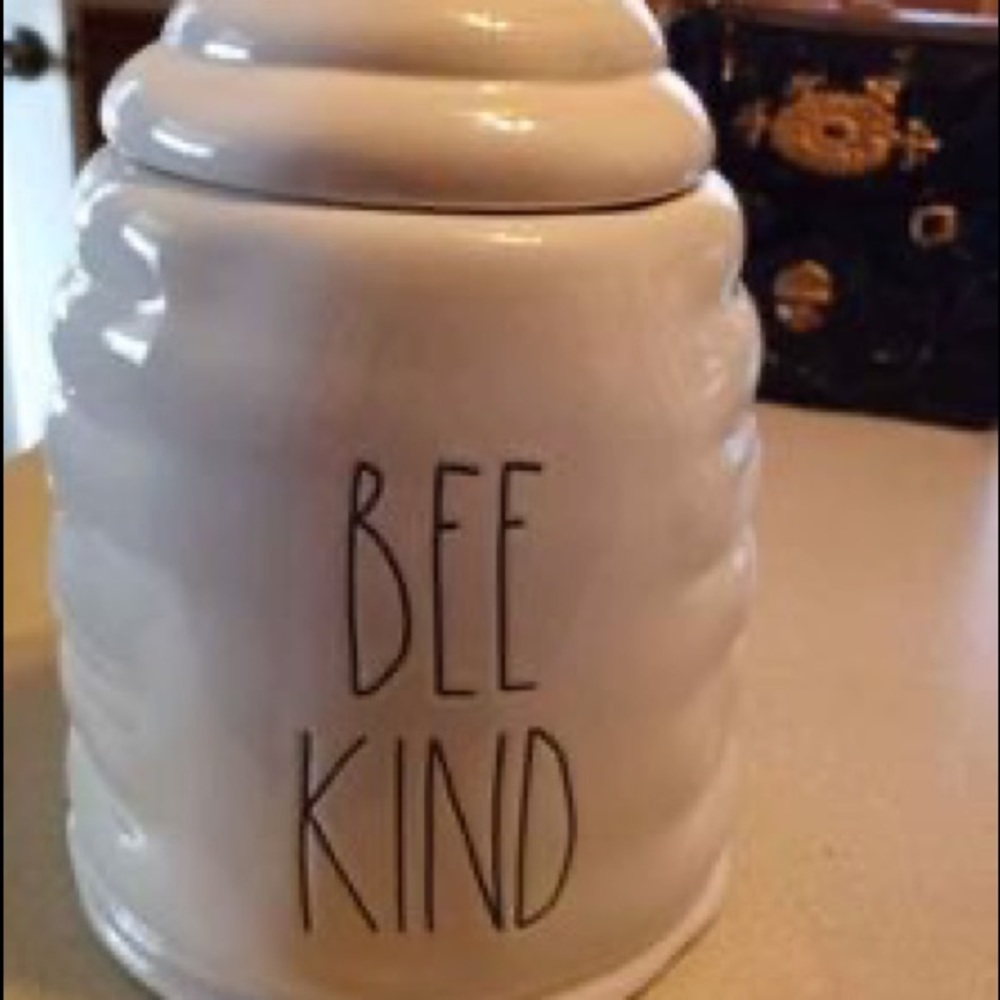 Rae Dunn. BE KIND cookie jar. Hard to find. New.